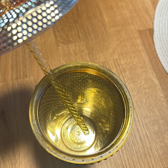 STARBUCKS HOLIDAY CUP - Picture 3 of 4